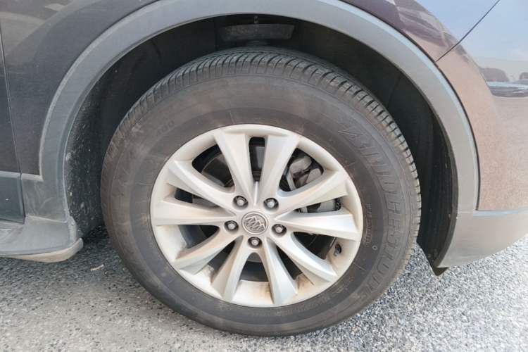 Used Buick Envision 2017 28T Four-Wheel Drive Elite Model Right Front Wheel Hub