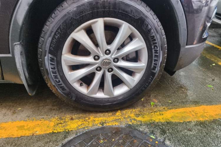 Used Buick Envision 2017 28T Four-Wheel Drive Elite Model Right Front Wheel Hub