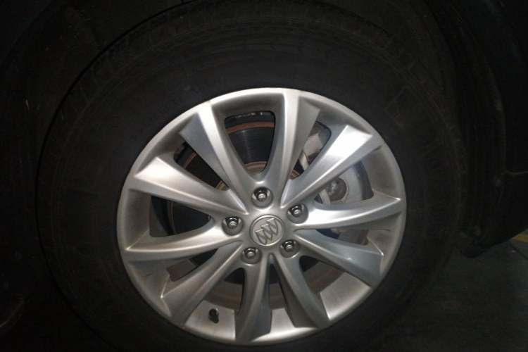 Used Buick Envision 2017 28T Four-Wheel Drive Elite Model Right Front Wheel Hub