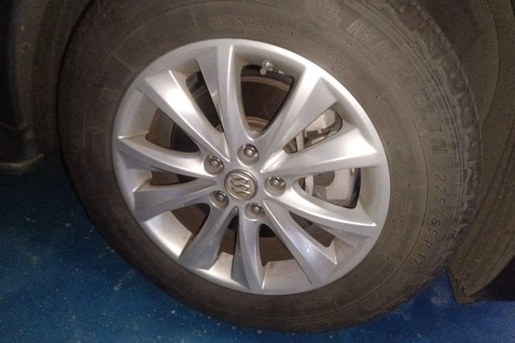 Used Buick Envision 2017 28T Four-Wheel Drive Elite Model Right Front Wheel Hub