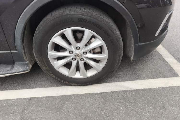 Used Buick Envision 2017 28T Four-Wheel Drive Elite Model Right Front Wheel Hub