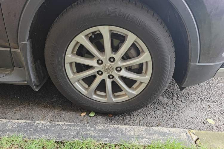 Used Buick Envision 2017 20T Two-Wheel Drive Elite Version Right Front Wheel Hub