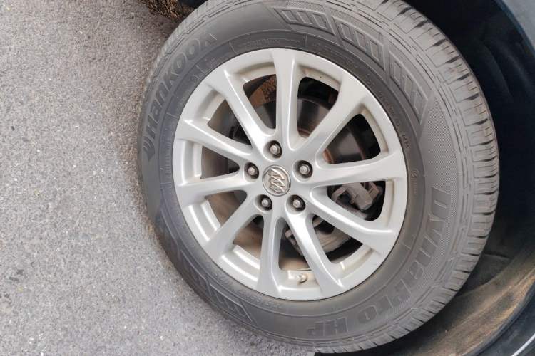 Used Buick Envision 2017 20T Two-Wheel Drive Elite Version Right Front Wheel Hub