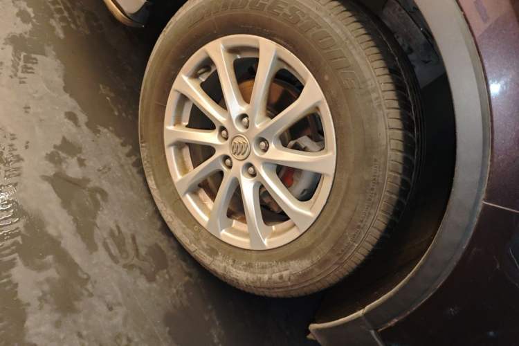 Used Buick Envision 2017 20T Two-Wheel Drive Elite Version Right Front Wheel Hub