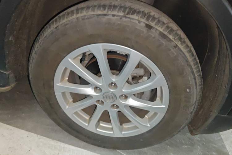 Used Buick Envision 2017 20T Two-Wheel Drive Luxury Model Right Front Wheel Hub
