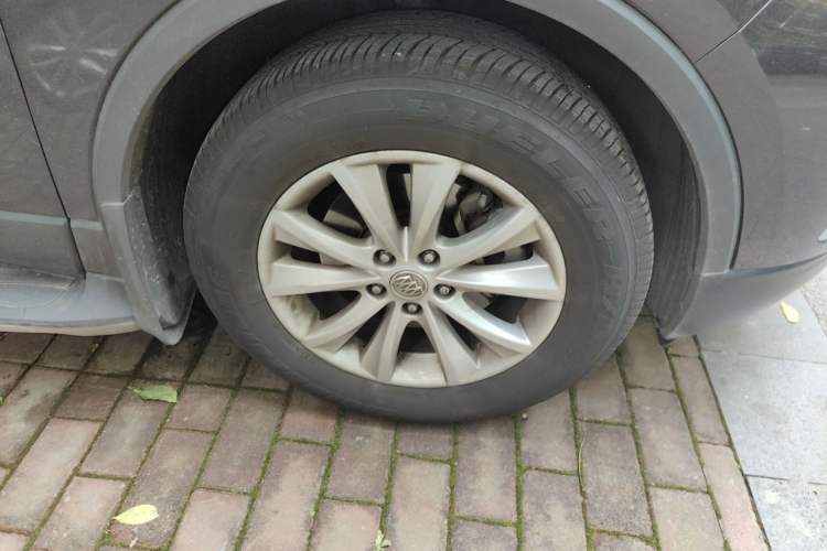 Used Buick Envision 2017 28T Four-Wheel Drive Elite Model Right Front Wheel Hub