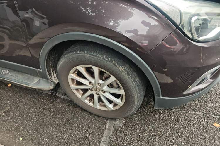 Used Buick Envision 2017 20T Two-Wheel Drive Luxury Model Right Front Wheel Hub