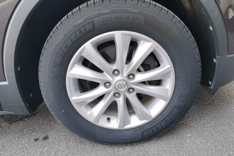 Used Buick Envision 2017 28T Four-Wheel Drive Elite Model Right Front Wheel Hub