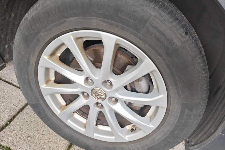 Used Buick Envision 2017 20T Two-Wheel Drive Luxury Model Right Front Wheel Hub