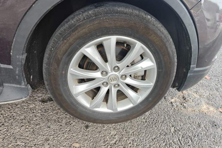 Used Buick Envision 2017 28T Four-Wheel Drive Elite Model Right Front Wheel Hub