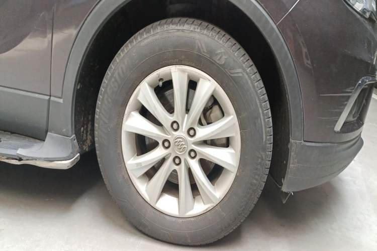 Used Buick Envision 2017 28T Four-Wheel Drive Elite Model Right Front Wheel Hub