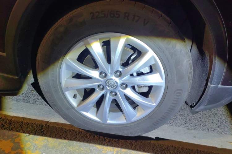 Used Buick Envision 2017 28T Four-Wheel Drive Luxury Model Right Front Wheel Hub