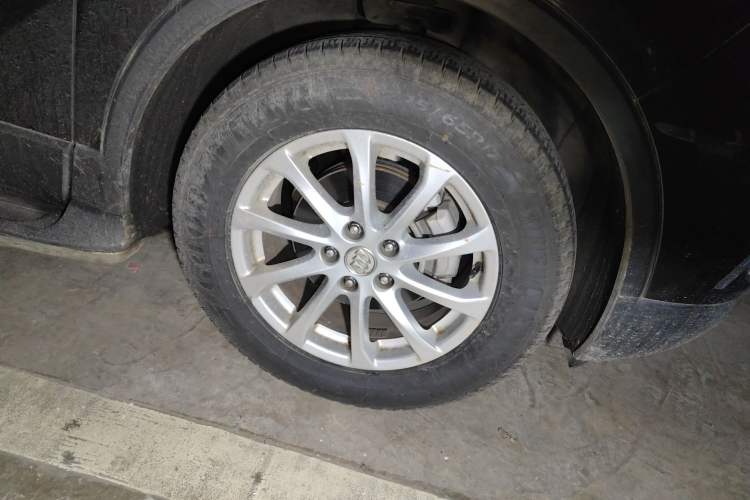 Used Buick Envision 2017 20T Two-Wheel Drive Elite Version Right Front Wheel Hub