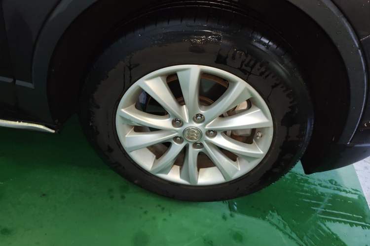 Used Buick Envision 2017 28T Four-Wheel Drive Elite Model Right Front Wheel Hub