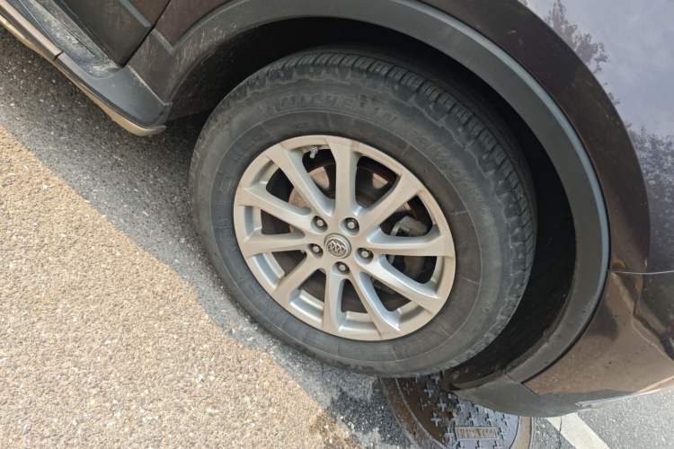 Used Buick Envision 2017 20T Two-Wheel Drive Elite Version Right Front Wheel Hub