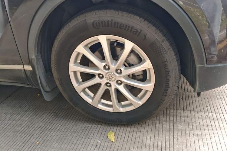 Used Buick Envision 2017 20T Two-Wheel Drive Leading Version Right Front Wheel Hub