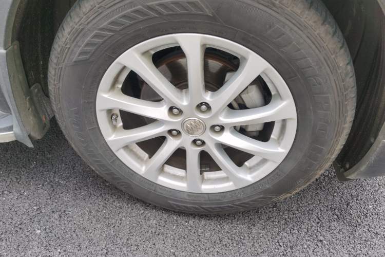 Used Buick Envision 2017 20T Two-Wheel Drive Elite Version Right Front Wheel Hub