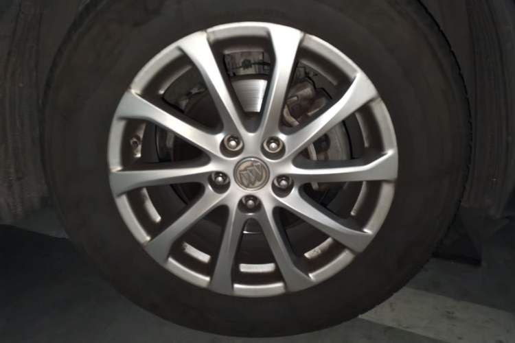 Used Buick Envision 2017 20T Two-Wheel Drive Leading Version Right Front Wheel Hub