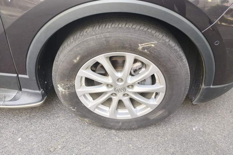 Used Buick Envision 2017 20T Two-Wheel Drive Luxury Model Right Front Wheel Hub