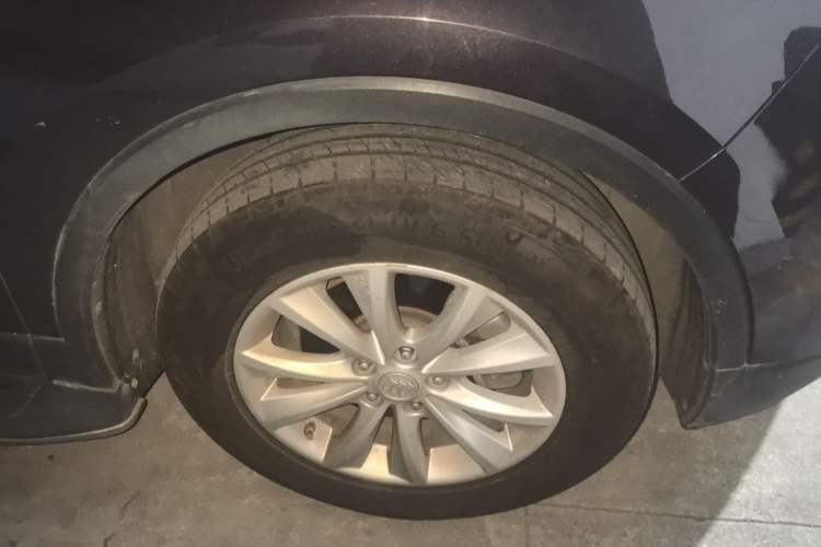 Used Buick Envision 2017 28T Four-Wheel Drive Elite Model Right Front Wheel Hub