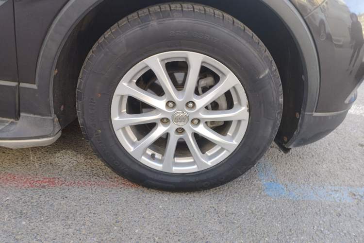 Used Buick Envision 2017 20T Two-Wheel Drive Luxury Model Right Front Wheel Hub