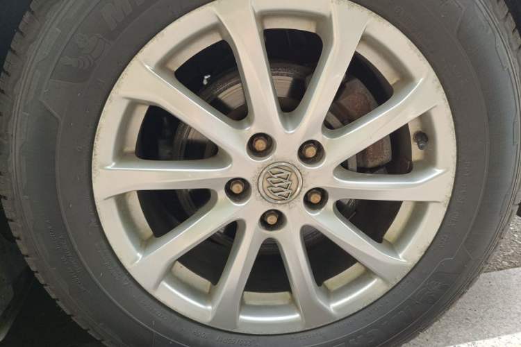 Used Buick Envision 2017 20T Two-Wheel Drive Leading Version Right Front Wheel Hub