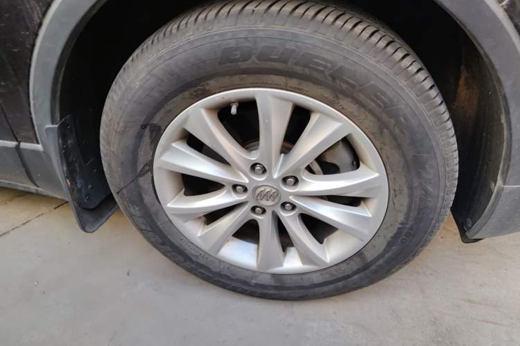 Used Buick Envision 2017 28T Four-Wheel Drive Elite Model Right Front Wheel Hub