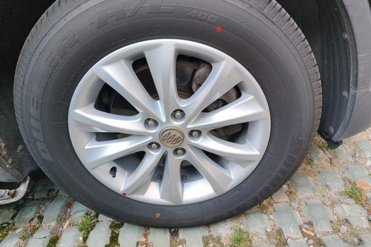 Used Buick Envision 2017 28T Four-Wheel Drive Elite Model Right Front Wheel Hub