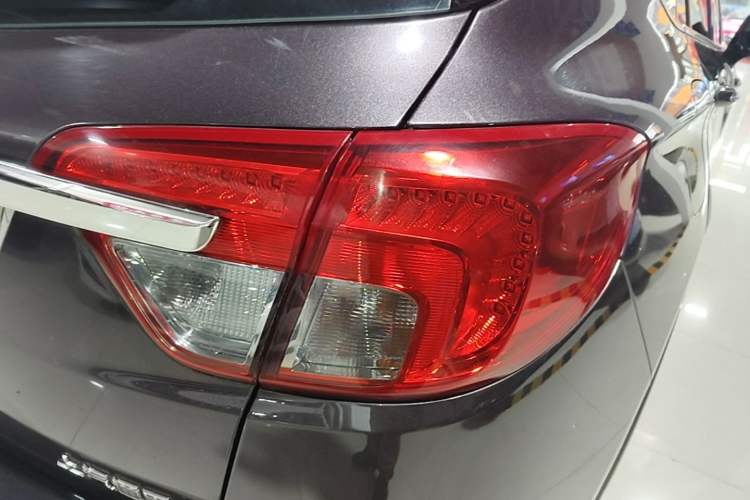 Used Buick Envision 2017 28T Four-Wheel Drive Elite Model Right Rear Taillight