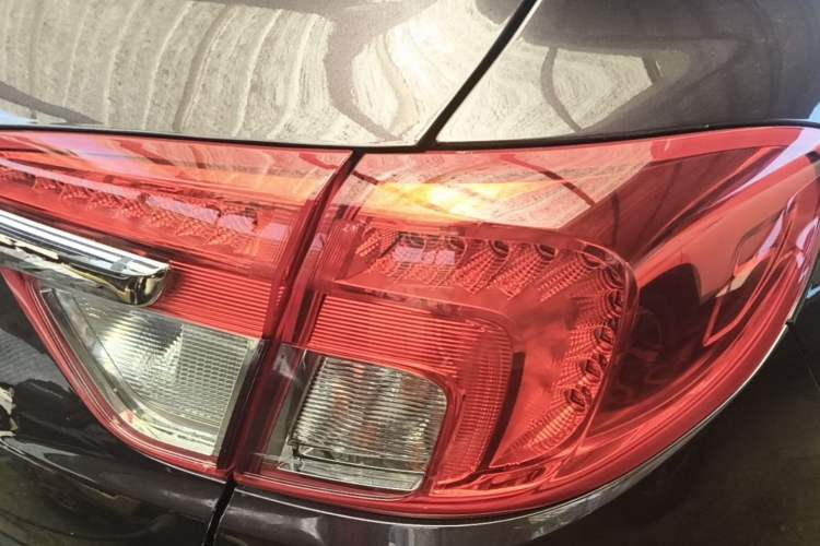 Used Buick Envision 2017 20T Two-Wheel Drive Leading Version Right Rear Taillight