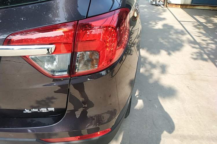 Used Buick Envision 2017 28T Four-Wheel Drive Luxury Model Right Rear Taillight