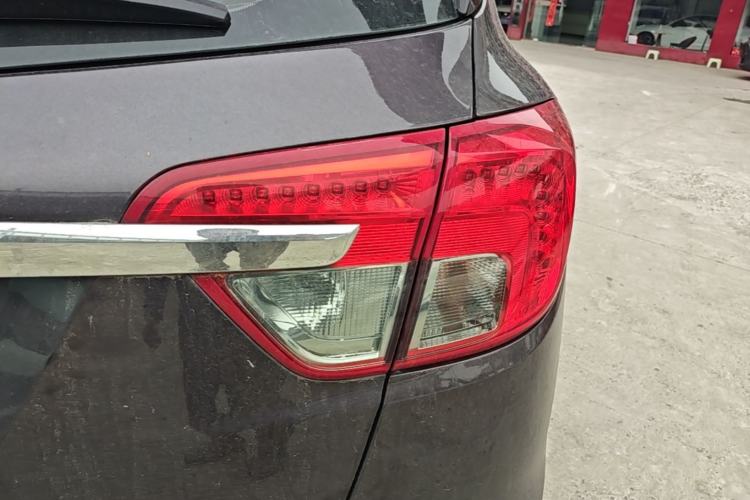 Used Buick Envision 2017 20T Two-Wheel Drive Elite Version Right Rear Taillight