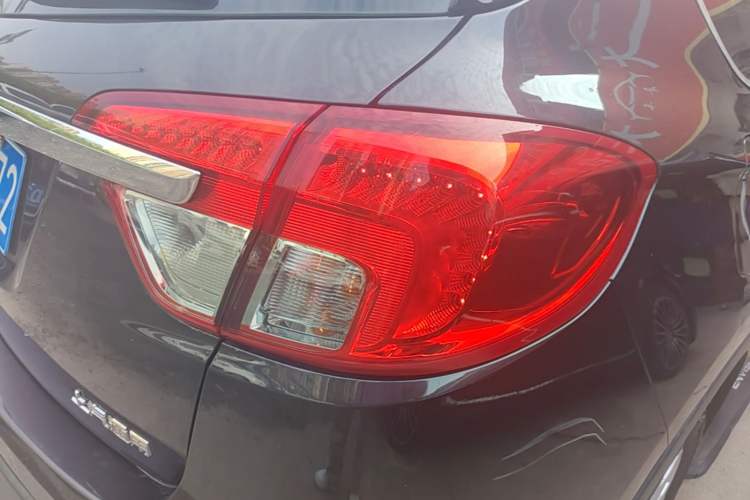 Used Buick Envision 2017 20T Two-Wheel Drive Luxury Model Right Rear Taillight