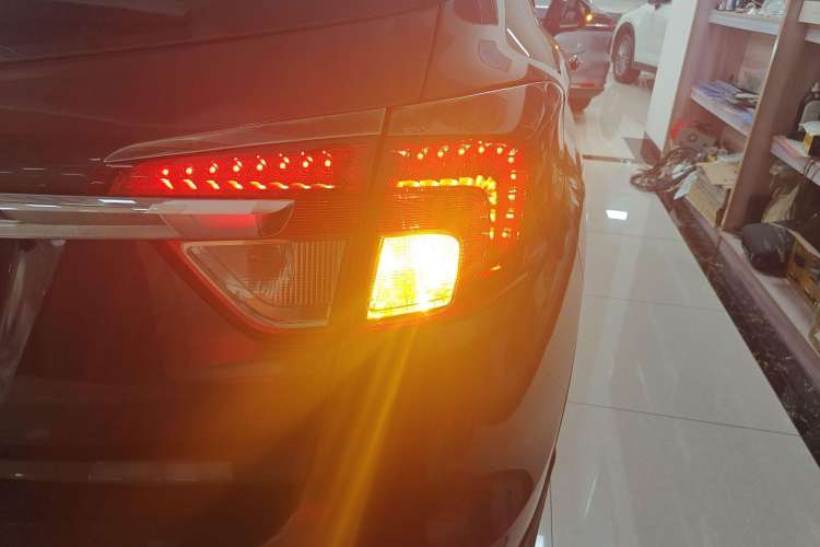 Used Buick Envision 2017 20T Two-Wheel Drive Leading Version Right Rear Taillight