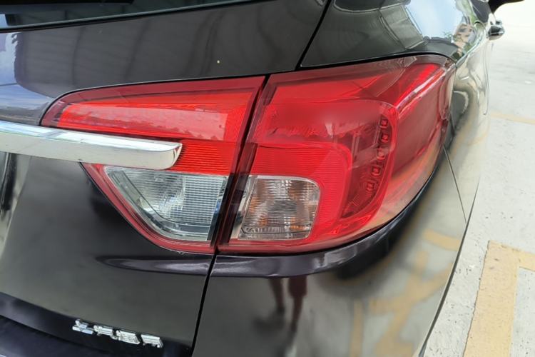 Used Buick Envision 2017 20T Two-Wheel Drive Leading Version Right Rear Taillight