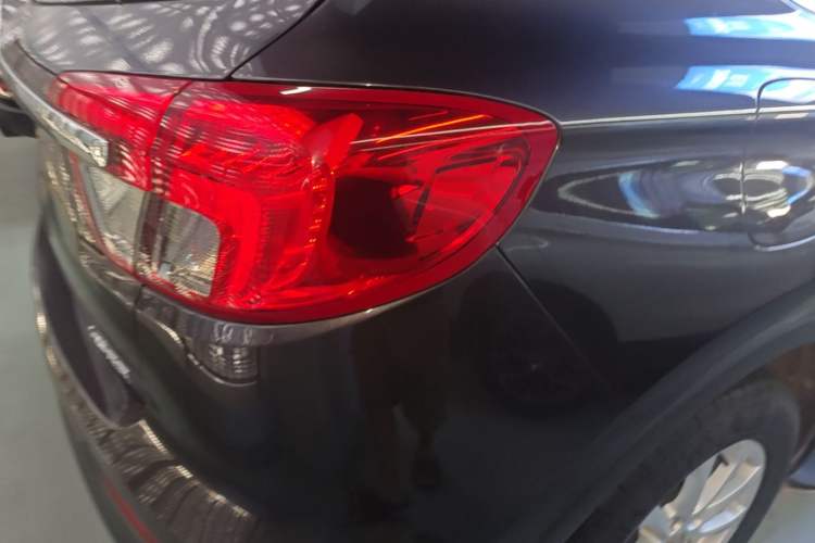Used Buick Envision 2017 20T Two-Wheel Drive Elite Version Right Rear Taillight
