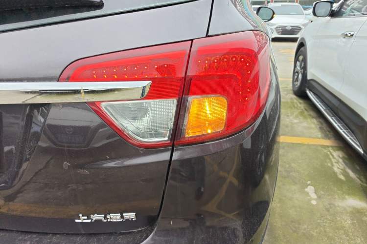 Used Buick Envision 2017 20T Two-Wheel Drive Elite Version Right Rear Taillight