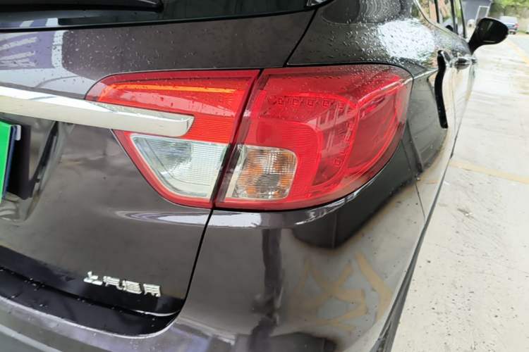 Used Buick Envision 2017 20T Two-Wheel Drive Leading Version Right Rear Taillight
