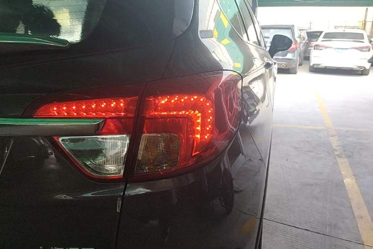 Used Buick Envision 2017 20T Two-Wheel Drive Leading Version Right Rear Taillight