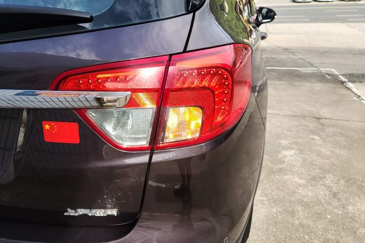Used Buick Envision 2017 20T Two-Wheel Drive Elite Version Right Rear Taillight