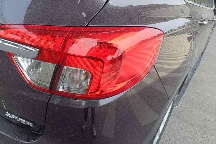 Used Buick Envision 2017 20T Two-Wheel Drive Elite Version Right Rear Taillight
