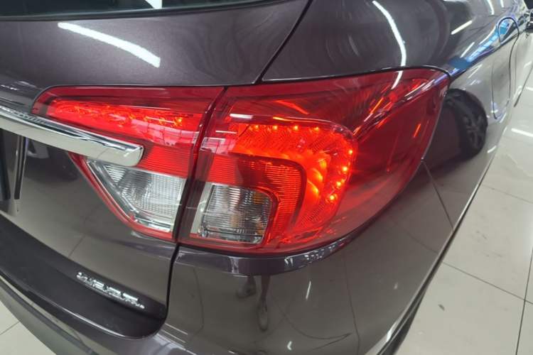 Used Buick Envision 2017 20T Two-Wheel Drive Leading Version Right Rear Taillight