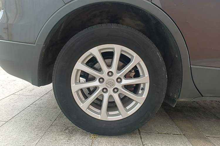 Used Buick Envision 2017 20T Two-Wheel Drive Elite Version Right Rear Wheel Hub