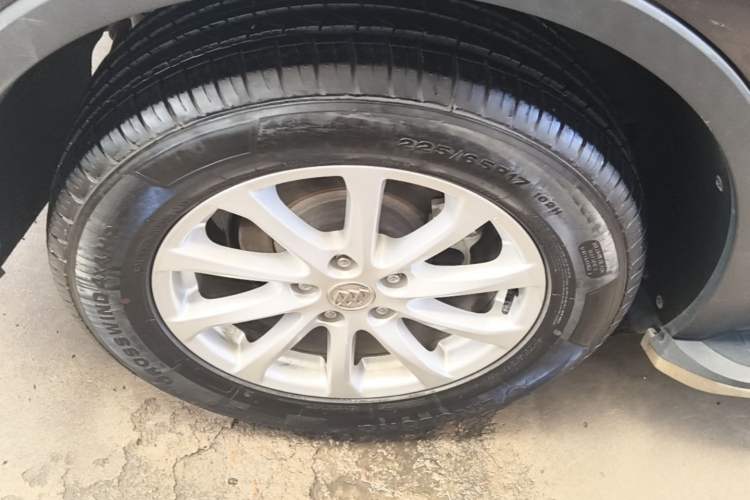 Used Buick Envision 2017 20T Two-Wheel Drive Leading Version Right Rear Wheel Hub