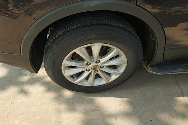 Used Buick Envision 2017 28T Four-Wheel Drive Luxury Model Right Rear Wheel Hub