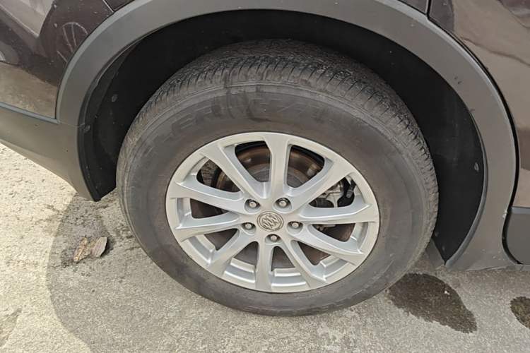 Used Buick Envision 2017 20T Two-Wheel Drive Elite Version Right Rear Wheel Hub