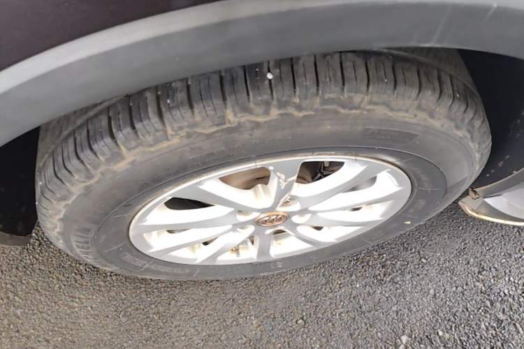 Used Buick Envision 2017 20T Two-Wheel Drive Elite Version Right Rear Wheel Hub