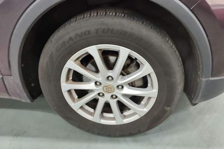 Used Buick Envision 2017 20T Two-Wheel Drive Elite Version Right Rear Wheel Hub