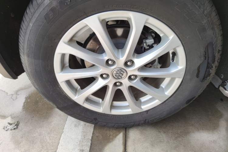 Used Buick Envision 2017 20T Two-Wheel Drive Luxury Model Right Rear Wheel Hub