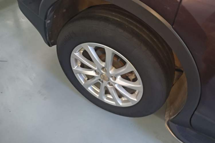 Used Buick Envision 2017 20T Two-Wheel Drive Elite Version Right Rear Wheel Hub
